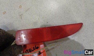 Отражатель бампера задний правый от Mazda Demio DY 2003-2007 - купить Москве