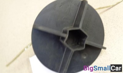 Болт крепления запасного колеса от Renault Megane 2 2002-2008 - купить Москве