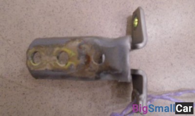 Петля двери передней левой верхняя от Mitsubishi Pajero, Montero 3 1999-2006 - купить Москве