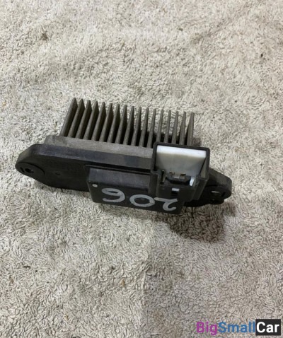 Резистор печки Mazda 3 - купить Москве