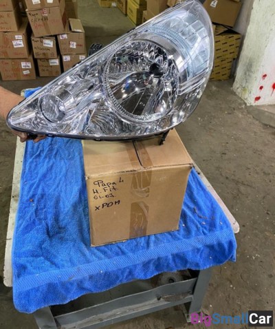 Фара левая Хонда Фит Honda Fit хром