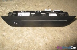 Блок управления в центральной консоли (61 Общее э/оборудование автомобиля) 61319220050