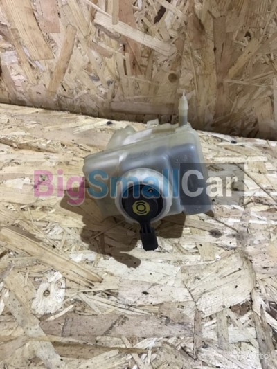 Бочок тормозной жидкости Бмв 7 е65/66 - купить Москве